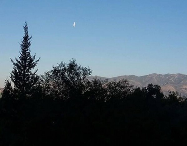 Gökyüzünde görünen cisim vatandaşı korkuttu