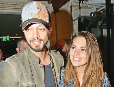 Murat Boz çaktırmadan eski sevgilisini mi izliyor?