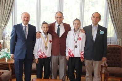 Avrupa Ve Balkan Şampiyonu Öğrencilerden Aşım'a Ziyaret