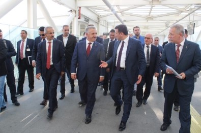 Bakan Arslan'dan Adnan Menderes Havalimanı Ziyareti