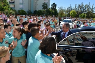 Başkan Böcek'ten İki Okula Birden Müjde