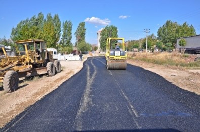 Gölbaşı İlçesinde Yol Asfaltları Yenileniyor