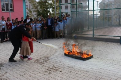 Sivas'ta Okulda Yangın Tatbikatı Yapıldı