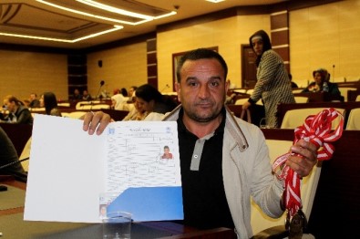 Uyuşturucu Bağımlısı Milli Boksçu Oğlu İçin Vali'den Yardım İstedi