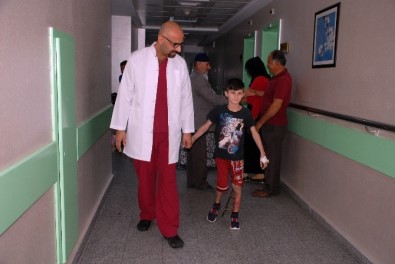 10 Yaşındaki Çocuğun Bacağı Kesilmekten Kurtarıldı