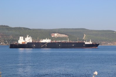 Doğalgaz Tankeri Çanakkale Boğazı'ndan Geçti