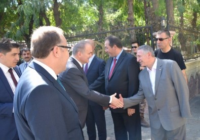 Bakan Özlü Açıklaması 'Birileri Türkiye'yi Karıştırmak İstiyor'