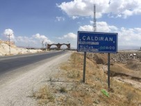 TENDÜREK DAĞI - Çaldıran-Doğubayazıt Yolu Ulaşıma Kapatıldı