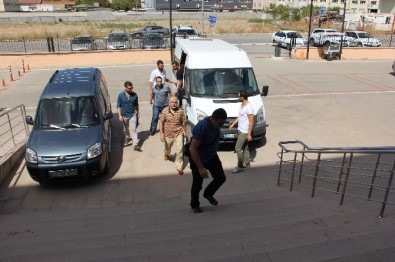 Edirne'de FETÖ/PDY'den Gözaltına Alınan 6 Gümrükçü Adliyeye Sevk Edildi