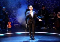 TUBA ÜNSAL - Megastar Tarkan Harbiye'yi Salladı