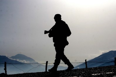 Şemdinli'de Patlama Açıklaması 3 Asker Yaralı