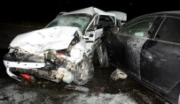 Üç Otomobilin Karıştığı Kazada 6 Kişi Yaralandı