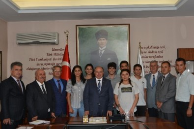 Vali Babadan Başarıya Ödül