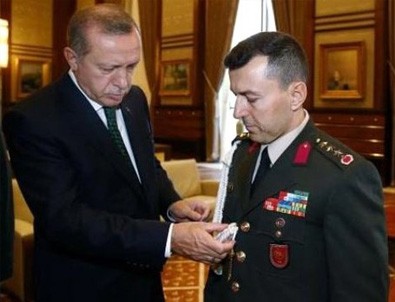 Cumhurbaşkan Erdoğan, yaverini çakı ile sınamış!