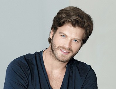 Kıvanç Tatlıtuğ'un küçüklüğünü kim oynayacak?