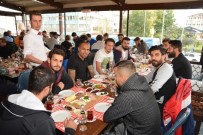 AHMET YILDIRIM - Nazilli Maçı Öncesi BB Erzurumsporlu Futbolculara Kahvaltı İkramı