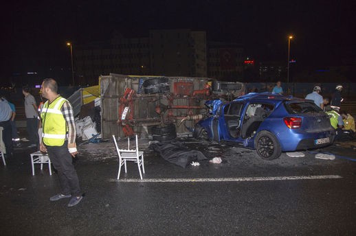 E-5'te feci kaza: 2 ölü, 2 yaralı!