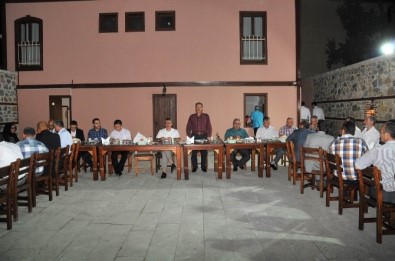 Akşehir Belediyesi'nden Demokrasi Nöbetlerine Katkı Sağlayanlara Teşekkür Yemeği