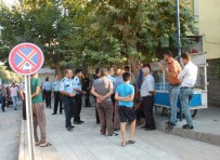 JANDARMA ALAY KOMUTANLIĞI - Alay Komutanlığı Önünde Levyeli Kavga Açıklaması Asker Havaya Ateş Açtı