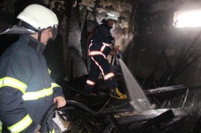Elazığ'da Bodrum Katta Çıkan Yangın Korkuttu