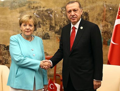 Erdoğan: Türkiye'nin güney sınırında 'terör koridoru' oluşturulmasına izin vermeyeceğiz