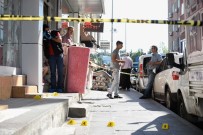 OKMEYDANı - Husumetli Olduğu Şahsa Sokak Ortasında Kurşun Yağdırdı