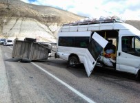 MEVSİMLİK İŞÇİ - Mevsimlik İşçileri Taşıyan Minibüs Devrildi  Açıklaması 11 Yaralı