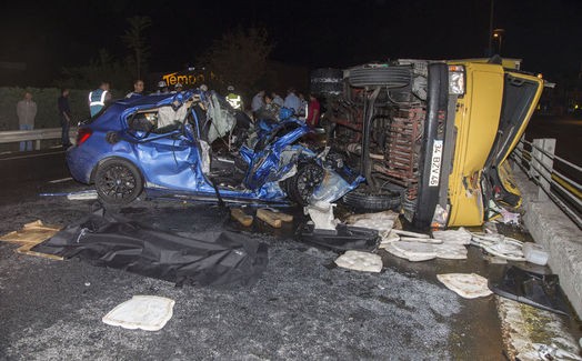 E-5'te feci kaza: 2 ölü, 2 yaralı!