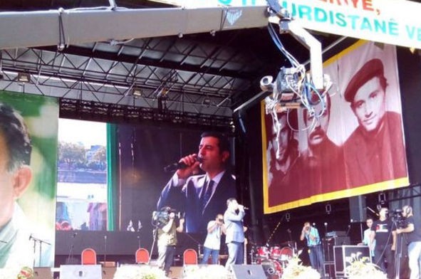 PKK Almanya Köln'de miting yaptı