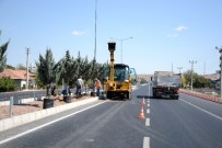 AKSARAY BELEDİYESİ - Aksaray Belediyesi, Nevşehir Yolunda Yeşillendirme Çalışması Yapıyor