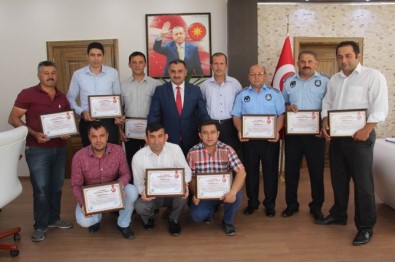 Başkan Cabbar'dan Belediye Personeline Teşekkür Plaketi