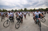 MEHMET BAYıNDıR - Bisikletseverler Beyşehir Gölü Etrafında Pedal Çevirdi