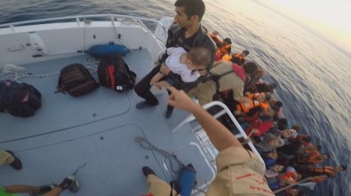 Denizde 58 Göçmen Yakalandı