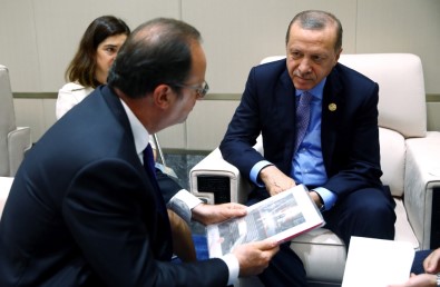 Erdoğan'dan, Hollande'a 15 Temmuz Kitabı