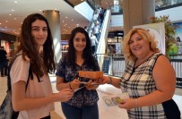 SAĞLIK TARAMASI - Halk Sağlığı Müdürlüğü Piazza'da Açtığı Stant İle Kadınların Yanında