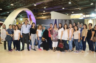 Kadınlar İzmir Fuarı'nı Gezdi