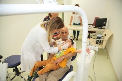 Kartal Belediyesi'nden Dowv Sendromlu Vatandaşlara Diş Sağlığı Desteği