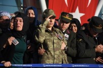 Şehit Ağabeyini Üniformasıyla, Asker Selamıyla Karşıladı