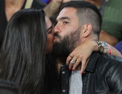 Aslıhan Doğan ile Arda Turan çifti arasında neler oluyor?