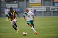 KENDİ KALESİNE - Bursaspor, Arap Ekibini Farklı Mağlup Etti
