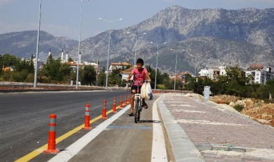 Döşemealtı Şehit Mustafa Gürcan Caddesi'ne Bisiklet Yolu