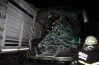 Makedon Turistleri Taşıyan Otobüs Kamyona Çarptı Açıklaması 1 Ölü 38 Yaralı