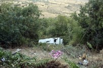 SERVİS OTOBÜSÜ - Safranbolu'da Servis Otobüsü Uçuruma Yuvarlandı Açıklaması 1 Yaralı