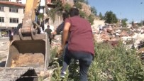 YIKIM ÇALIŞMALARI - Yıkıma giden ekiplere ateş açıldı