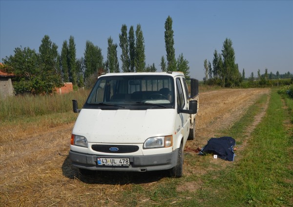Kamyonetiyle çarptığı eşinin ölümüne neden oldu