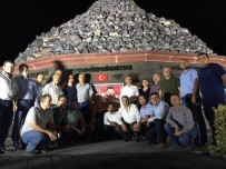 AK Parti Merkez İlçe Başkanlığı 15 Temmuz Şehitler Anıtını Ziyaret Etti