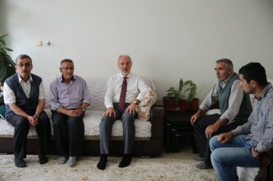 Başkan Kamil Saraçoğlu'ndan Şehit Ailesine Taziye Ziyareti
