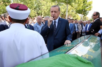 Cumhurbaşkanı Erdoğan, İçyer'in Cenaze Namazına Katıldı