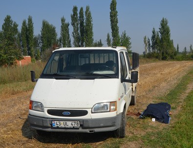 Kamyonetiyle çarptığı eşinin ölümüne neden oldu