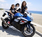 LENF KANSERİ - Motosiklet Sevgisi, Kanser Olan Bedensel Engelli Ablayı Hayata, Üç Kız Kardeşi İse Birbirine Bağladı